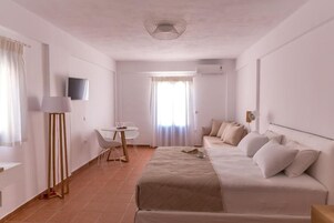 Junior Suite, Sea View | Free WiFi, bed sheets