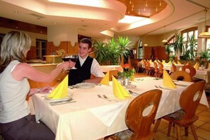 Se sirven cenas y cocina local 