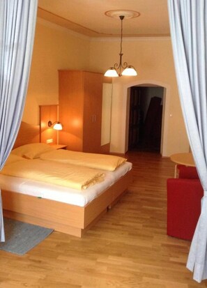 Rollaway beds, free WiFi