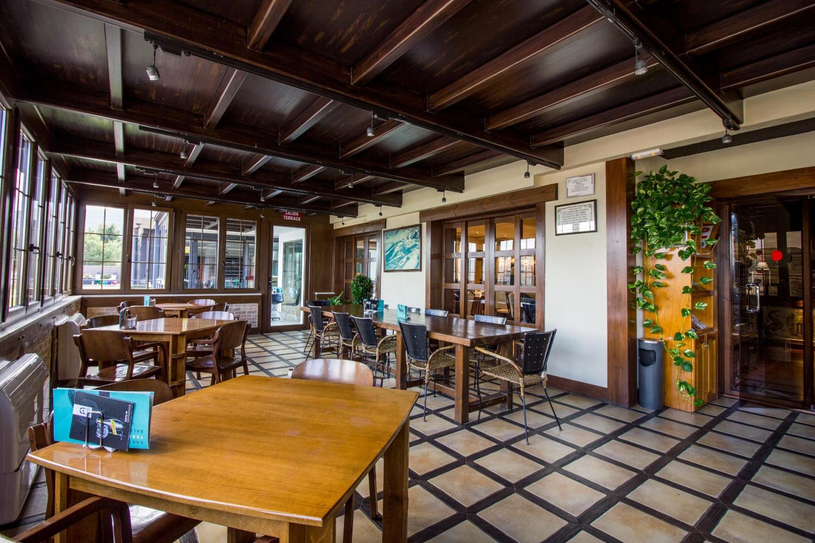 lunch and dinner served