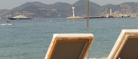 Beach nearby, white sand, free beach shuttle, beach umbrellas