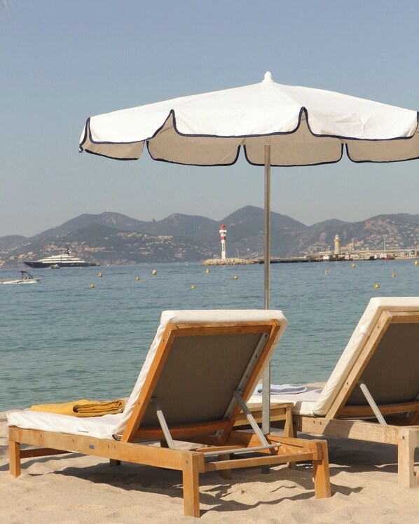 Beach nearby, white sand, free beach shuttle, beach umbrellas