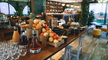 Free daily buffet breakfast