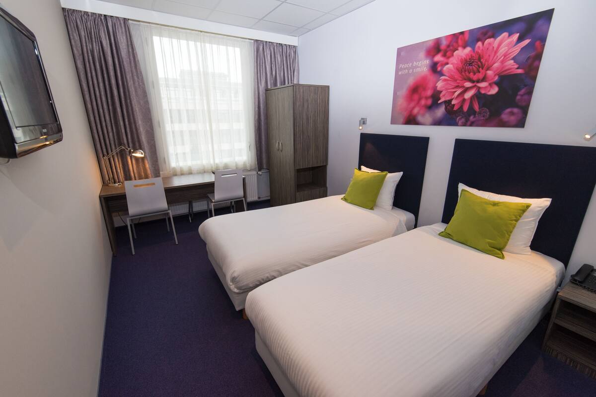 Standard Room, 2 Twin Beds | In-room safe, desk, soundproofing, iron/ironing board
