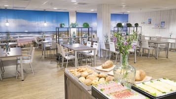 Se ofrece un desayuno para llevar (14.50 EUR por persona)