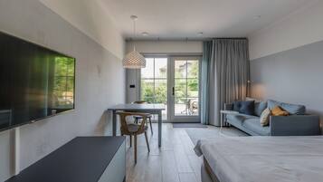 Studio | In-room safe, iron/ironing board, cribs/infant beds, rollaway beds