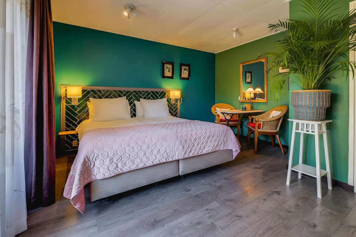 comfort double room, balcony (/terrace) | in-room safe, iron/ironing board, cots/infant beds, rollaway beds