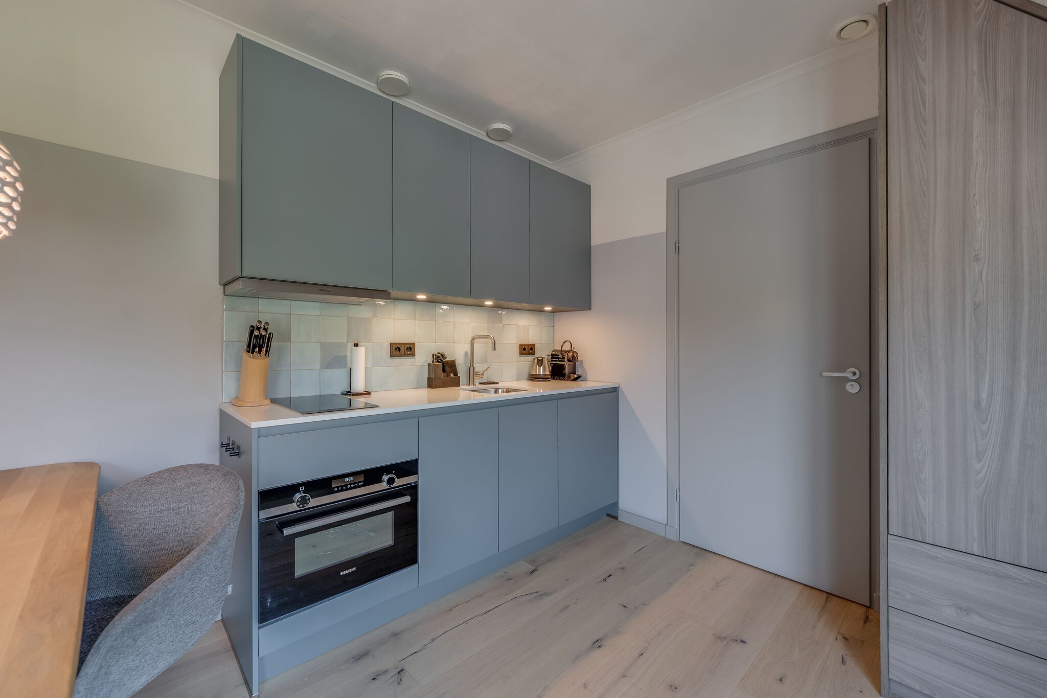 basic studio | private kitchen | fridge, microwave, electric kettle