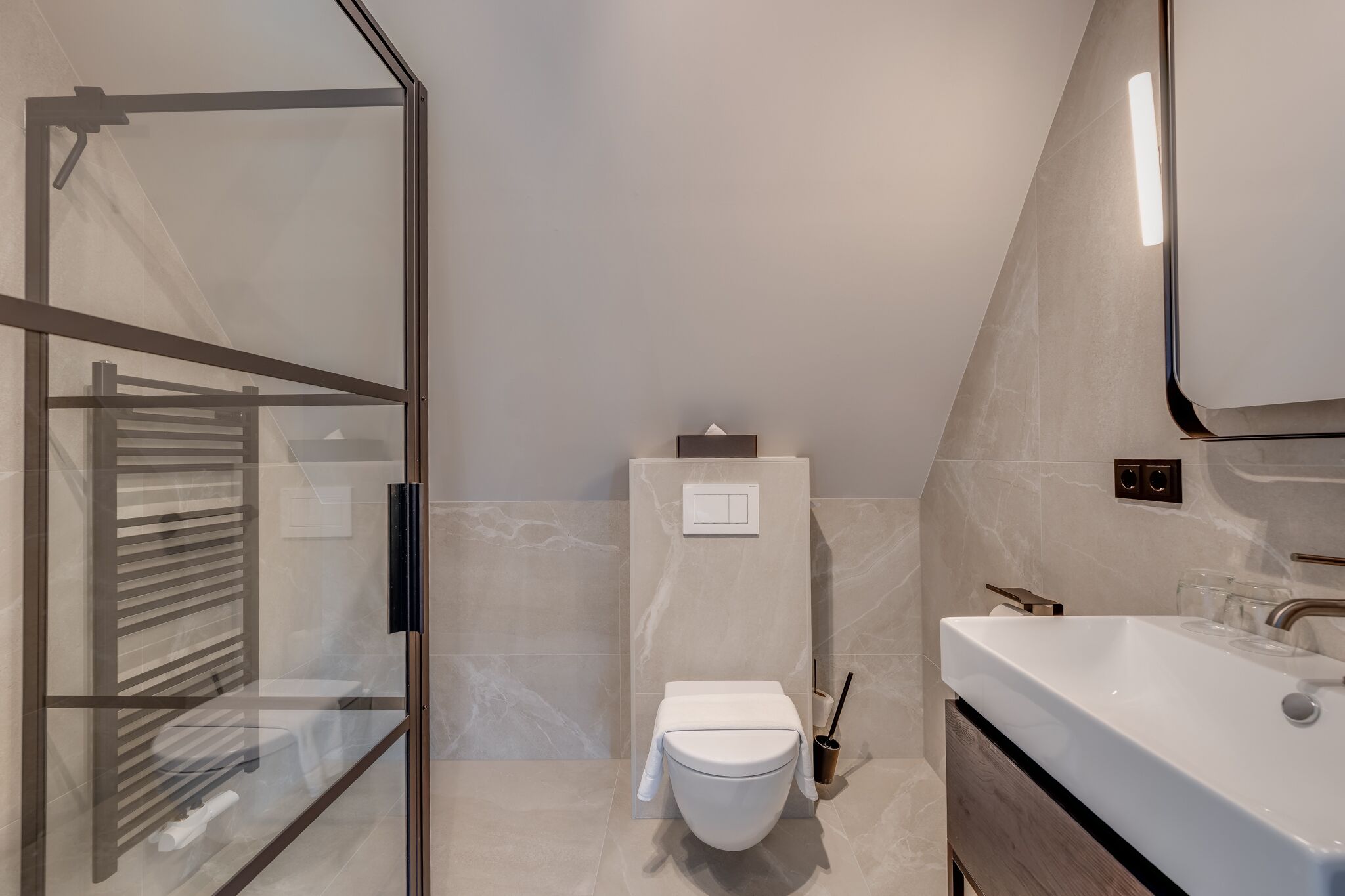penthouse | bathroom | shower, free toiletries, hair dryer, towels