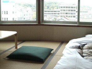 Premium bedding, down duvets, desk, blackout curtains - Hotel Estacion Hikone (Hikone)
