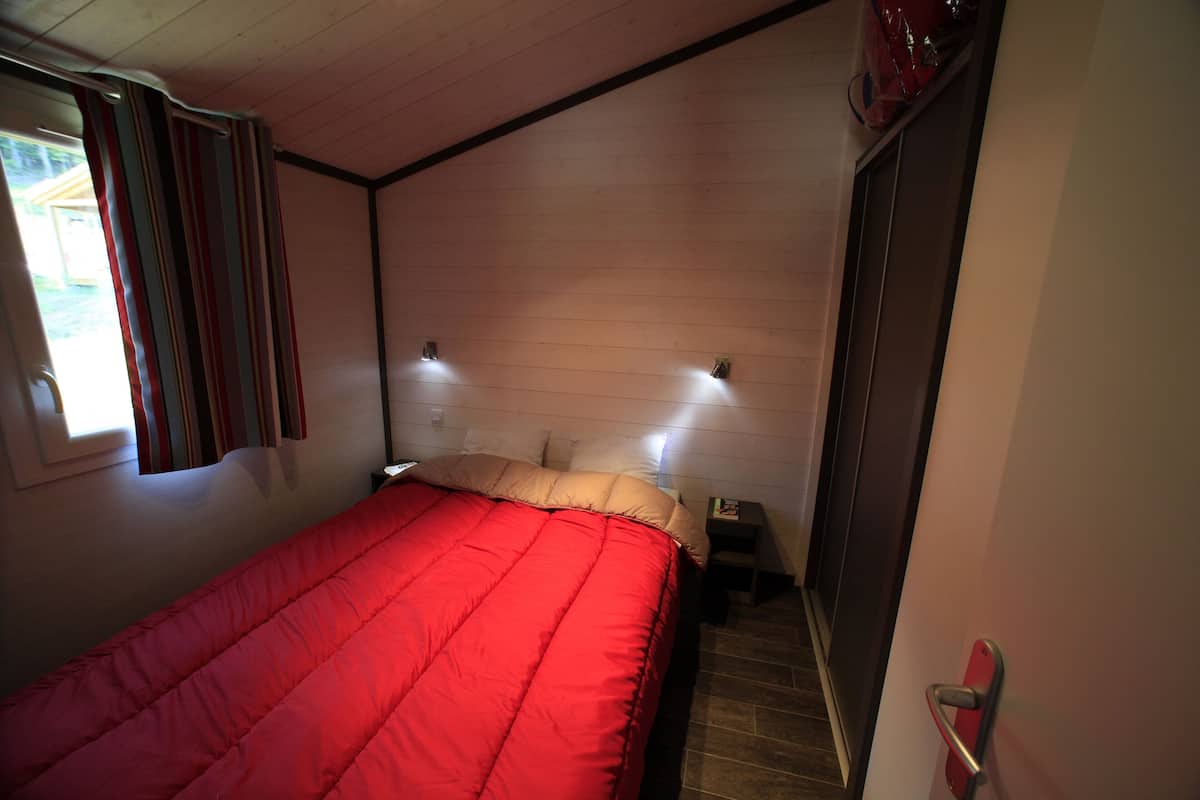 2 bedrooms, blackout curtains, soundproofing