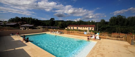 Outdoor pool, pool loungers