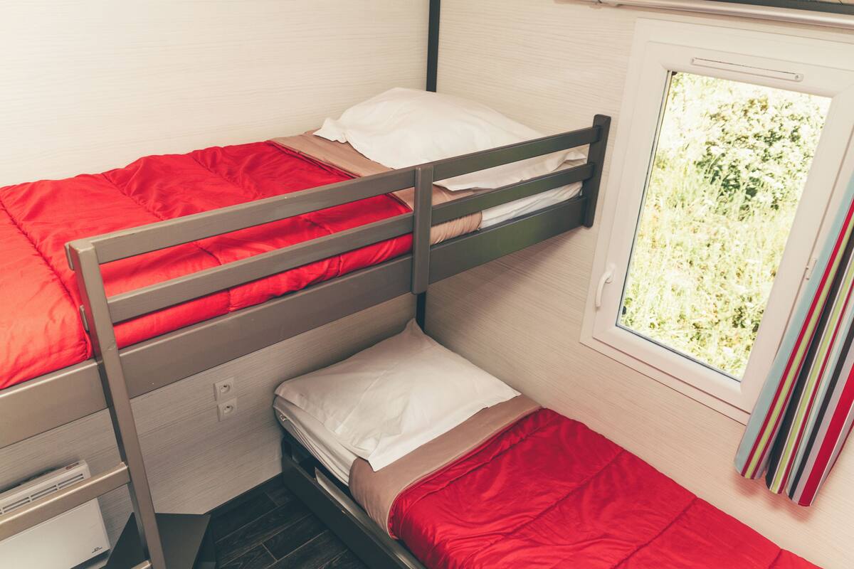 2 bedrooms, blackout curtains, soundproofing