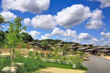 Exterior. Terres de France - Les Hameaux de Pomette