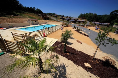 Piscina stagionale all'aperto, lettini