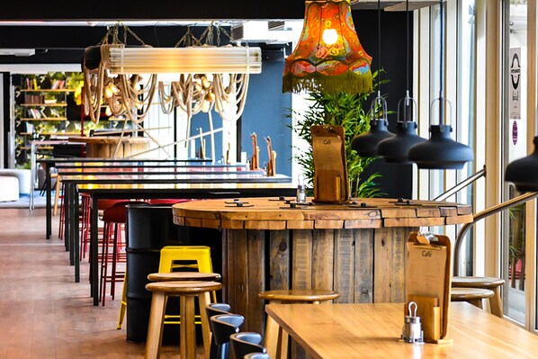 Daily to-go breakfast (DKK 95 per person)