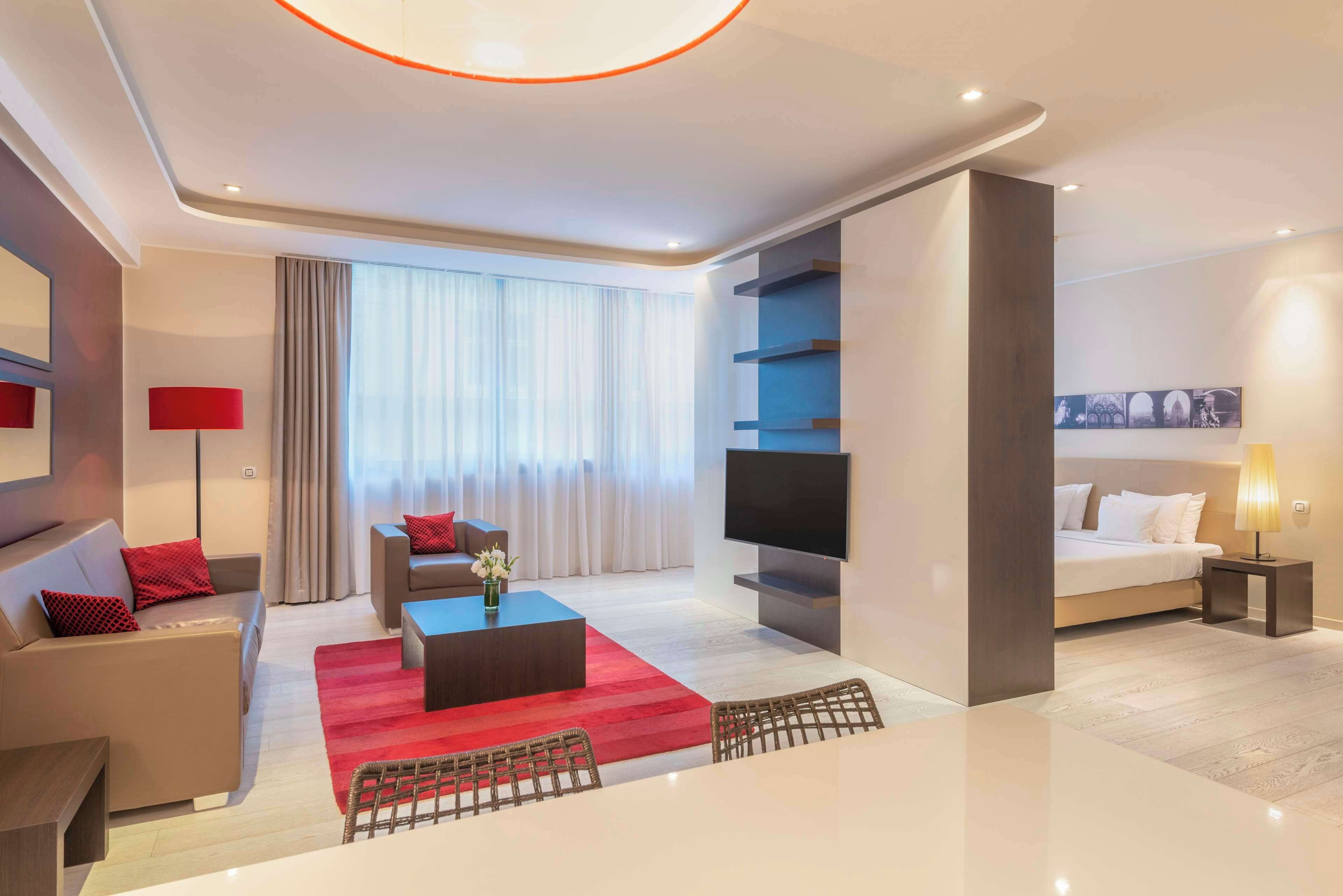 1 bedroom, hypo-allergenic bedding, minibar, in-room safe