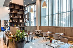 Daily continental breakfast for a fee - NH Collection Budapest City Center (Budapest)
