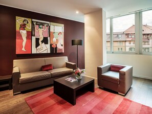 低過敏寢具、迷你吧、客房內保險箱、書桌