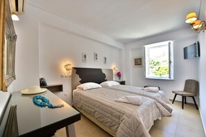Standard Room | Premium bedding, in-room safe, individually furnished, desk - Hotel Mistral (Hydra)