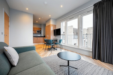 标准公寓, 2 间卧室 (sleeps 6) | 遮光窗帘、熨斗/熨衣板、免费 WiFi、床单