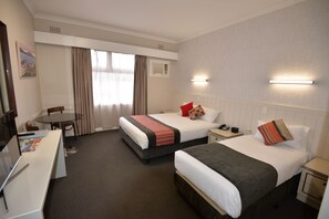 Standard Queen & Single | Desk, blackout curtains, iron/ironing board, free WiFi - Country Comfort Amity Motel (Centennial Park)