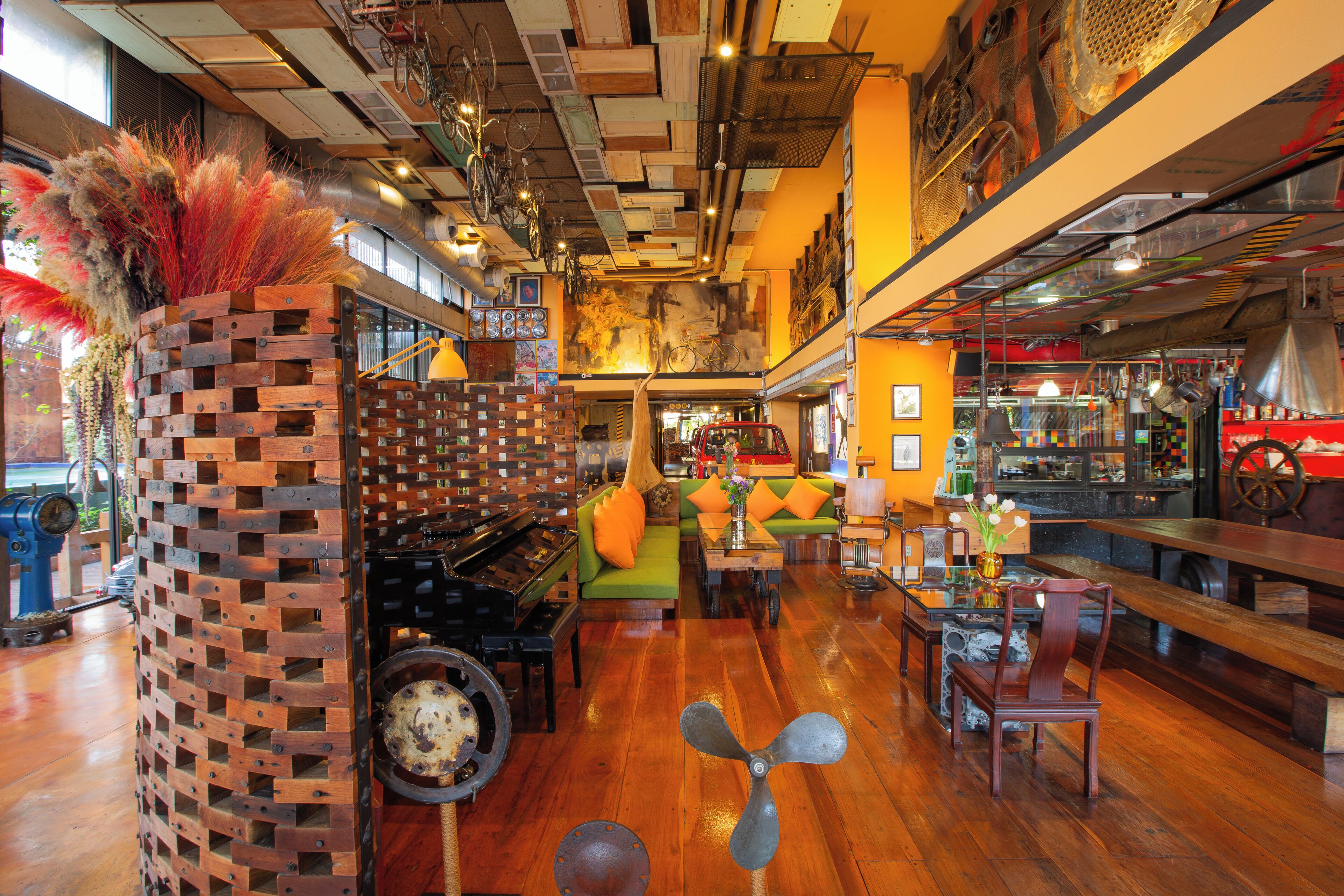 Breakfast, lunch and dinner served