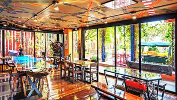 Breakfast, lunch and dinner served