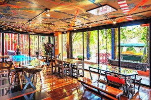 Breakfast, lunch and dinner served