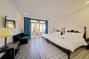 Premium bedding, down duvets, memory-foam beds, minibar - Thanh Binh Central Hotel (Da Nang)