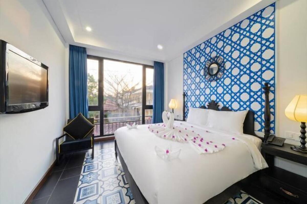 Premium bedding, down comforters, memory foam beds, minibar