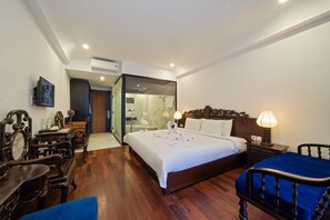 ห้องพรีเมียร์ดับเบิล, วิวสระว่ายน้ำ | เครื่องนอนระดับพรีเมียม, ผ้านวมขนเป็ด, เตียงเมมโมรีโฟม, มินิบาร์