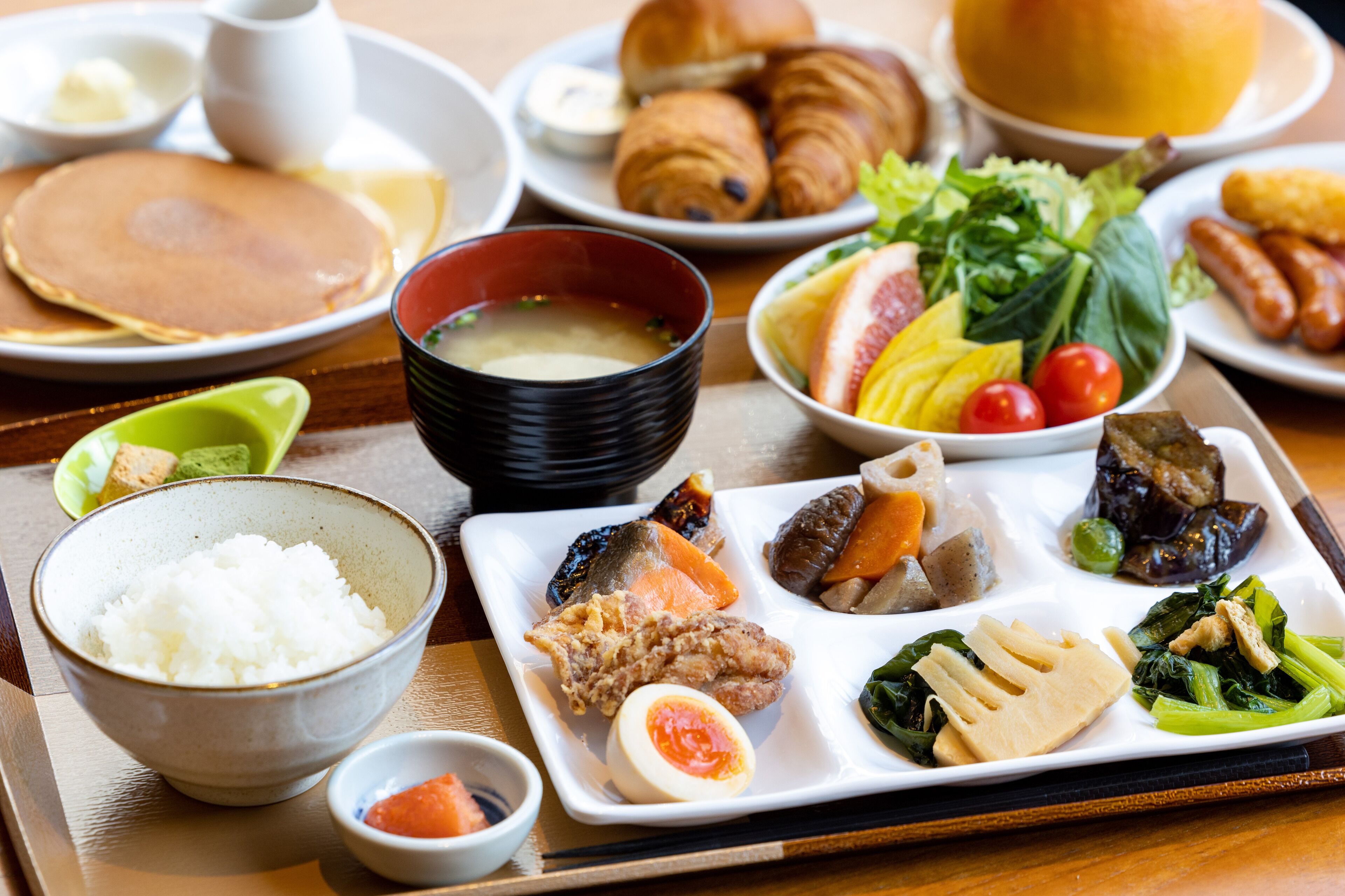 daily buffet breakfast (jpy 2500 per person)