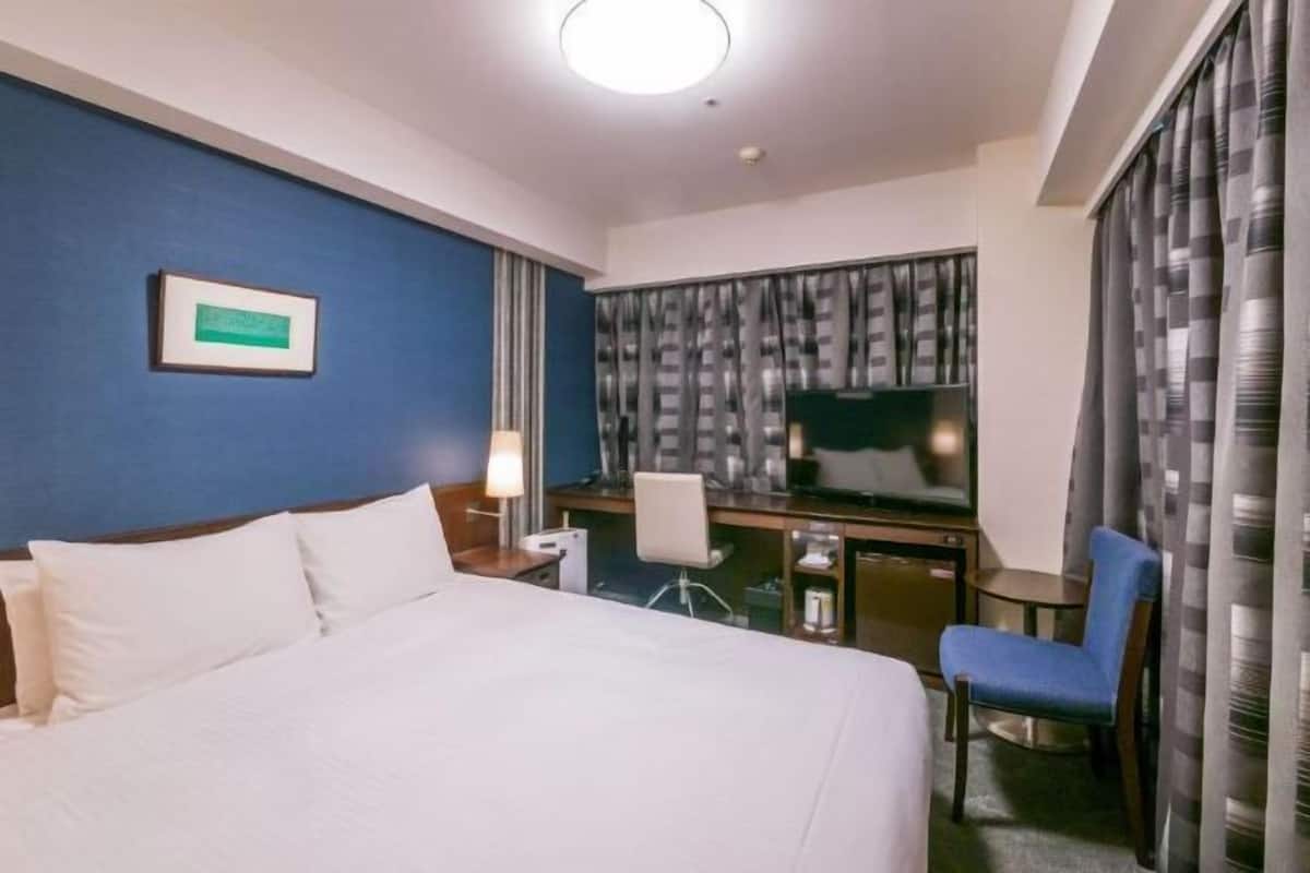 Desk, blackout curtains, free WiFi, bed sheets