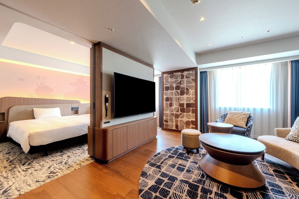 Blackout curtains, free WiFi, bed sheets