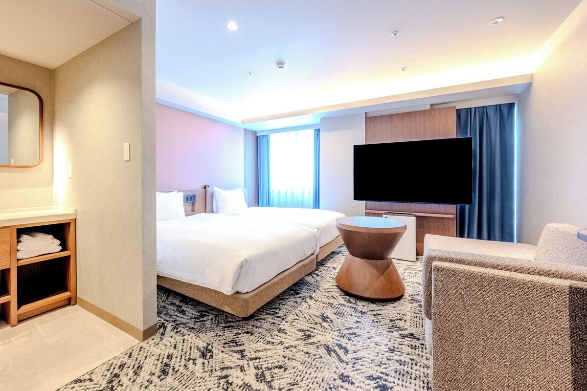 Blackout curtains, free WiFi, bed sheets