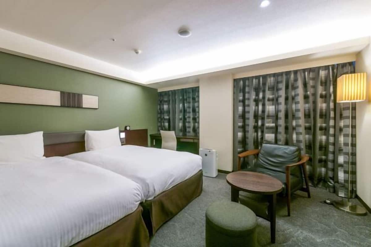 Desk, blackout curtains, free WiFi, bed sheets