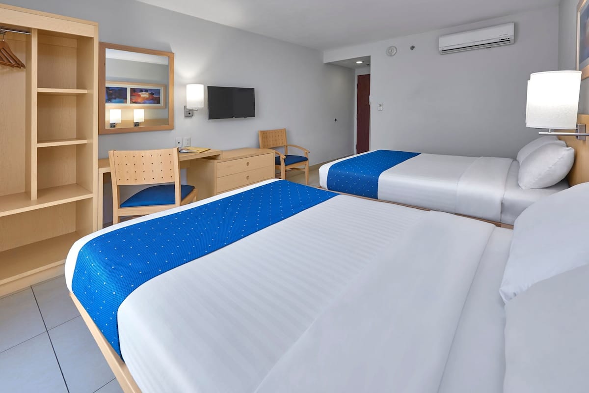 desk, iron/ironing board, free wifi