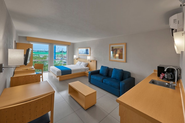 Suite, 1 Queen Bed with Sofa bed | Desk, iron/ironing board, free WiFi