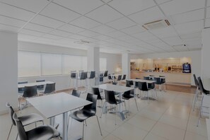 包含每日自助早餐