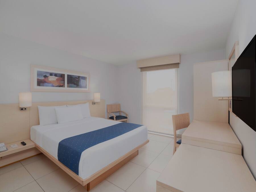 Zimmer, 1 Queen-Bett | Schreibtisch, Bügeleisen/Bügelbrett, kostenloses WLAN