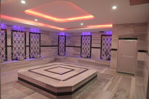 双人护理室、土耳其浴、身体护理、水疗法、芳香疗法、热石按摩