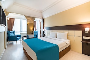 套房 | 高档床上用品、迷你吧、客房内保险箱、办公桌