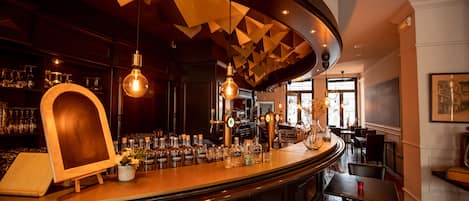 Petit déjeuner, déjeuner et dîner servis sur place