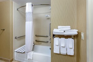 Combined shower/tub, rainfall showerhead, free toiletries, hair dryer