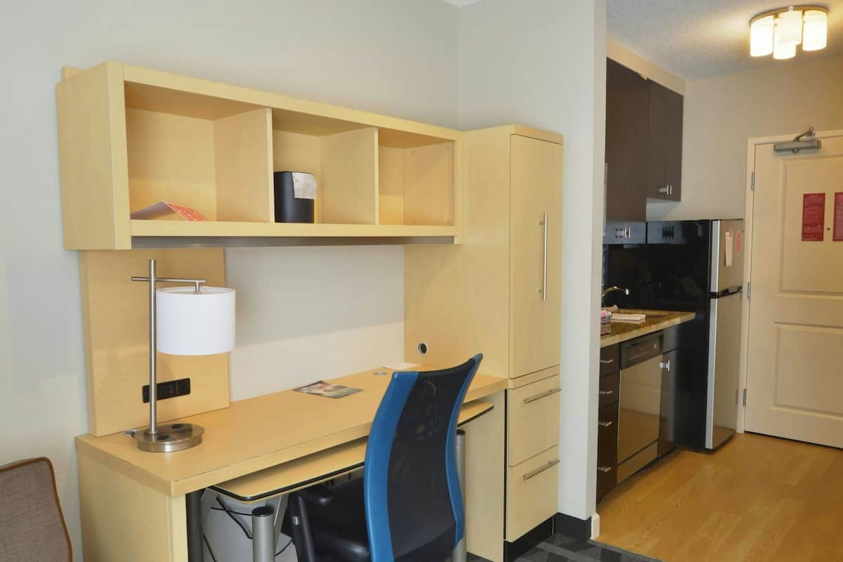 studio, non smoking | private kitchen | fridge, microwave, stovetop, dishwasher