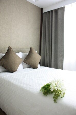 Premium bedding, down comforters, pillowtop beds, in-room safe
