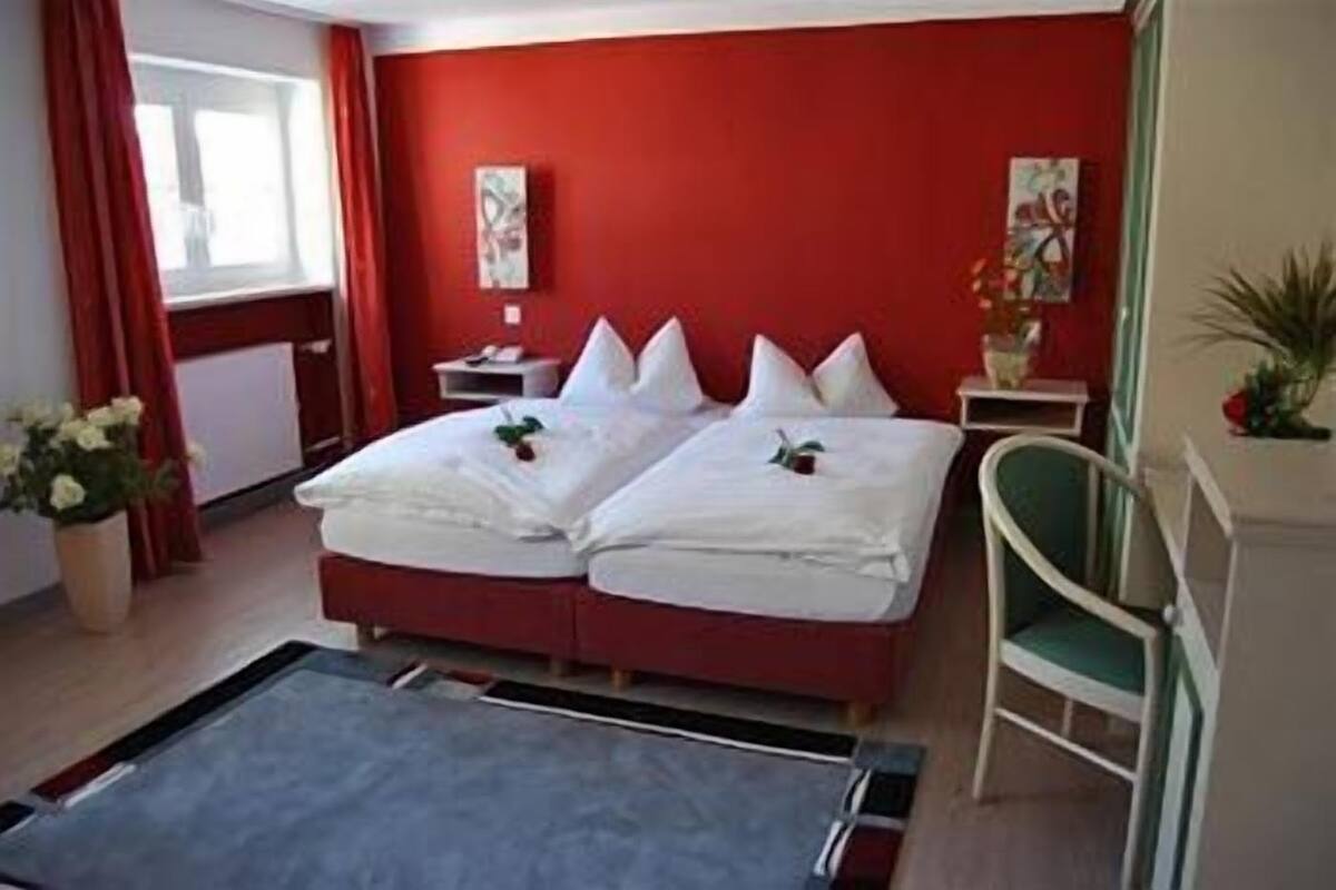 Double Room | Minibar, in-room safe, desk, iron/ironing board