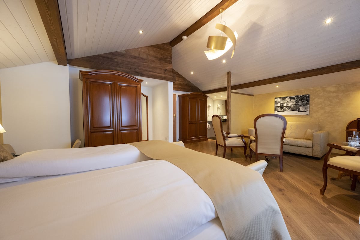 2 Schlafzimmer, Zimmersafe, Schreibtisch, schallisolierte Zimmer