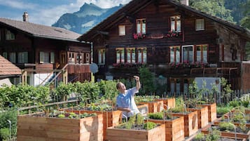 Petit déjeuner, déjeuner et dßner servis sur place, vue sur le jardin